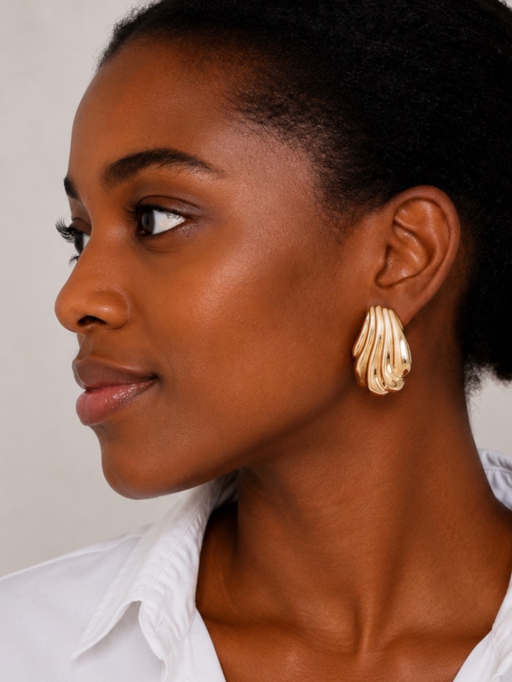 New! Coastal Chelsea Classic Minimalist Gold Clamshell Post Earrings (1061) NWOT
